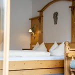 Posthotel Erlerwirt ホテル Erl
