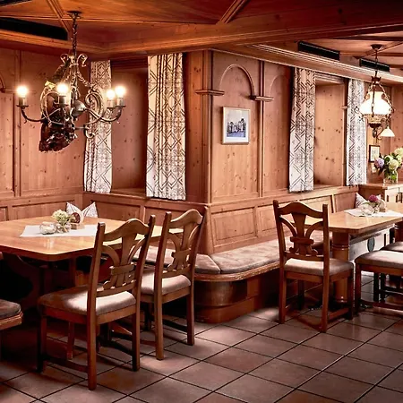 Posthotel Erlerwirt 4*